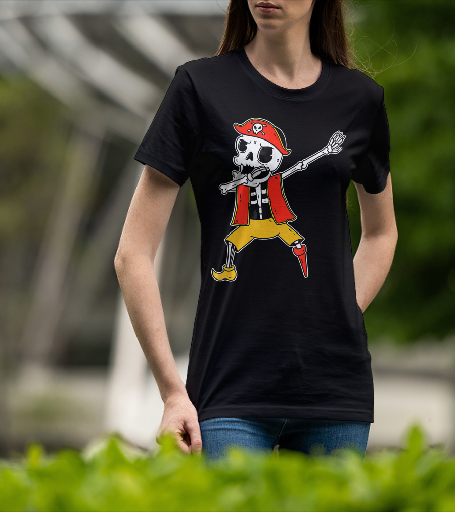 Dabbing Skeleton Pirate Skull And Crossbones Hat T-Shirt