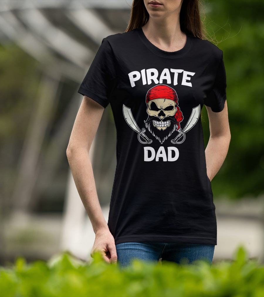Pirate Dad Skull With Beard And Crossed Swords Halloween T-Shirt