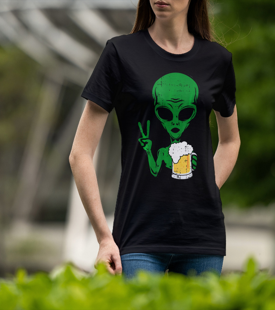 Area 51 Alien Peace Sign Drinking Beer T-Shirt