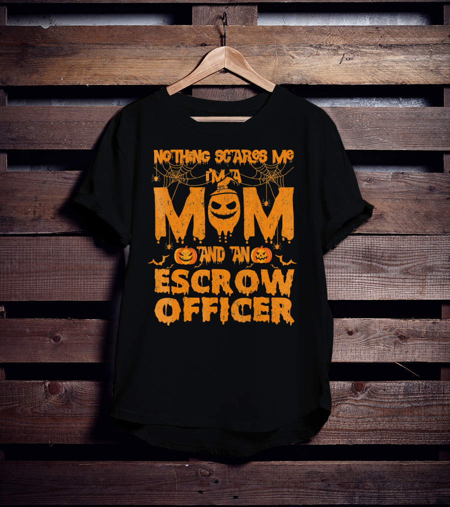 Nothing Scares Me I'm A Mom And An Escrow Officer Pumpkin T-Shirt