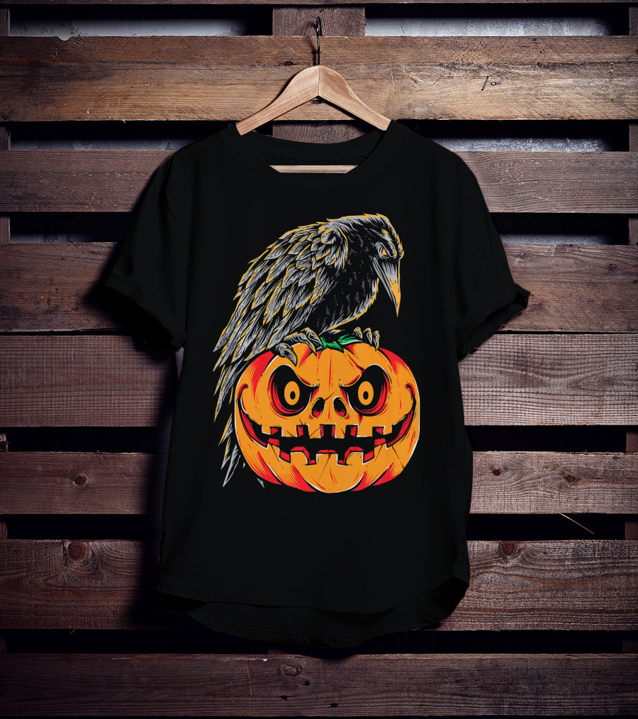Creepy Black Raven Perched On Retro Vintage Pumpkin Halloween T-Shirt
