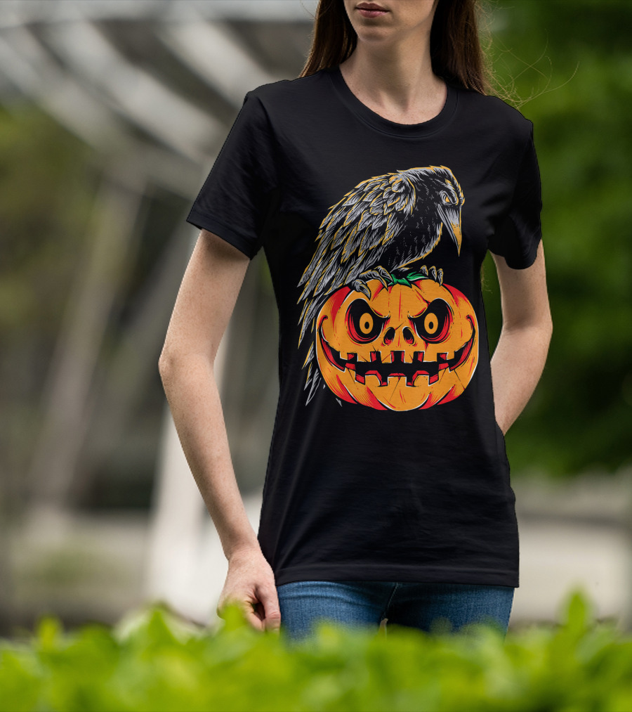 Creepy Black Raven Perched On Retro Vintage Pumpkin Halloween T-Shirt