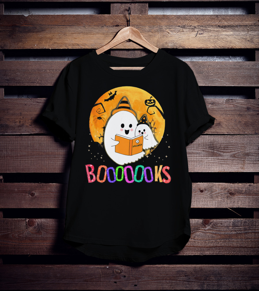 BOOOOOOKS Halloween Ghost Reading Under Full Moon T-Shirt