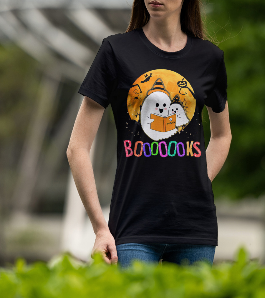 BOOOOOOKS Halloween Ghost Reading Under Full Moon T-Shirt