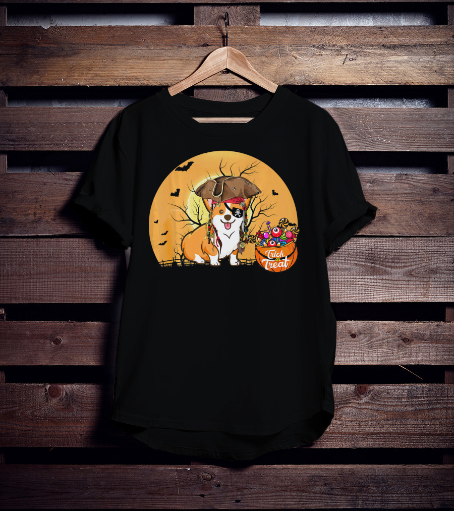 Trick Or Treat Pirate Corgi Halloween Scene With Candy Bowl And Bats T-Shirt