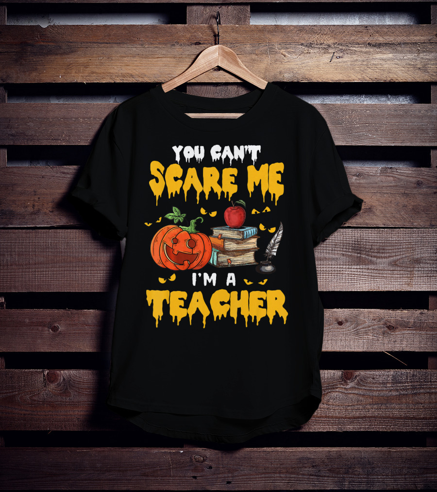 You Can't Scare Me I'm A Teacher Halloween Pumpkin Books Apple Feather T-Shirt