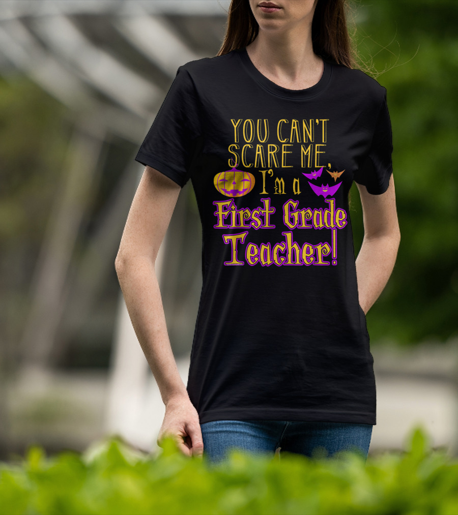 You Can't Scare Me I'm A First Grade Teacher Halloween Bats Pumpkin T-Shirt