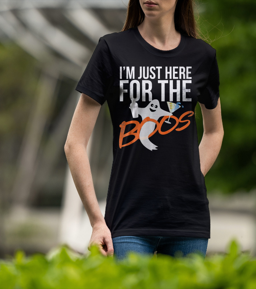 I'm Just Here For The Boos Ghost Holding Cocktail And Drink Shaker T-Shirt