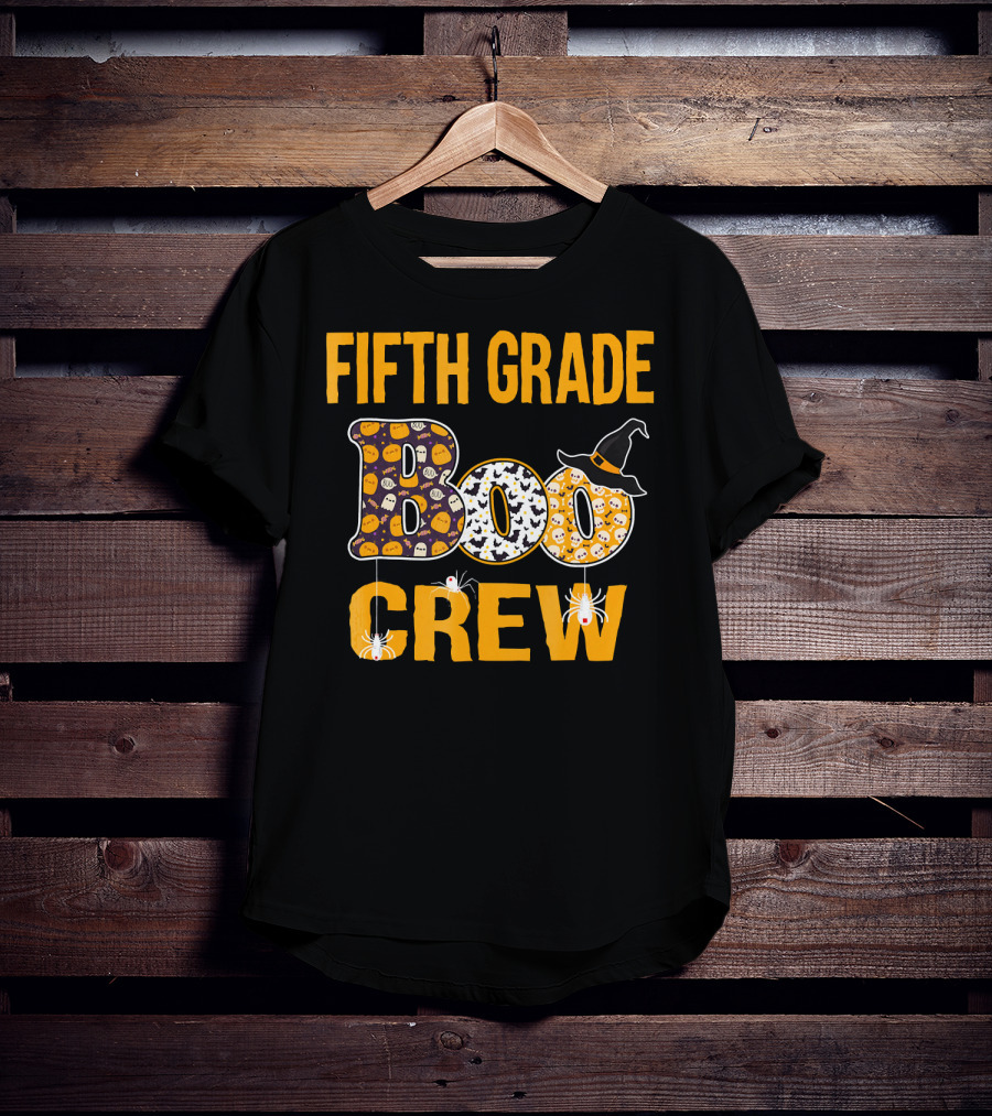 Fifth Grade Boo Crew Teacher Halloween Theme With Witch Hat And Spiders T-Shirt