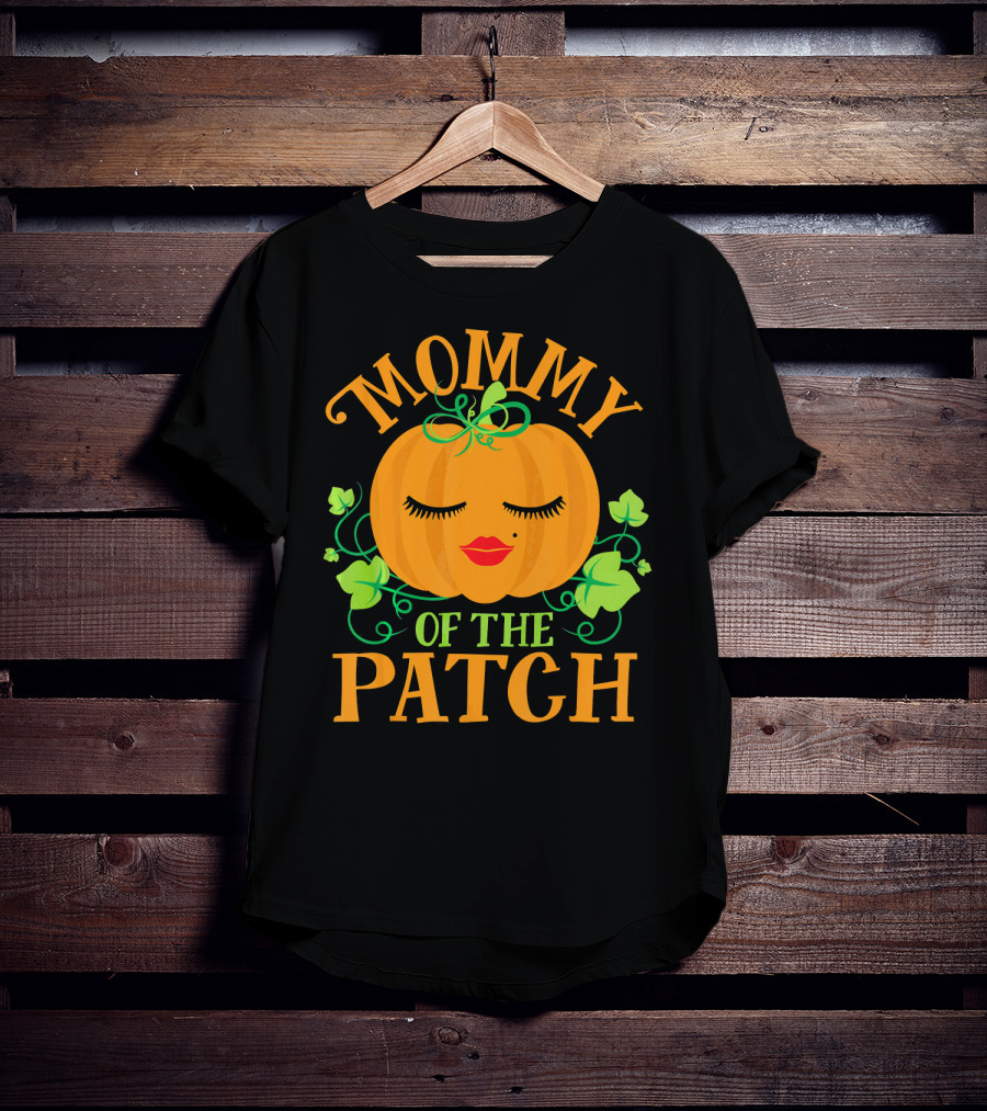 Mommy Pumpkin Of The Patch Face With Green Leaves And Vines T-Shirt