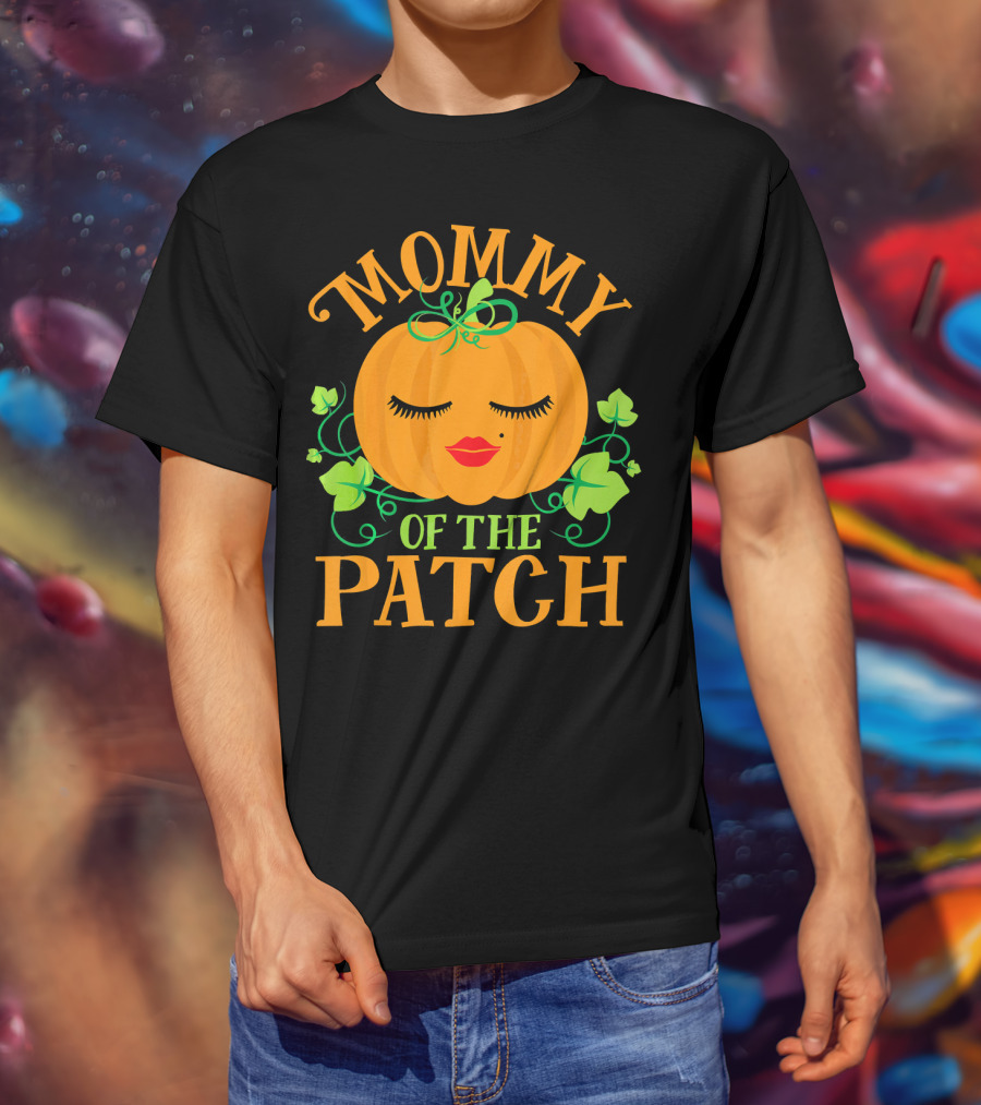 Mommy Pumpkin Of The Patch Face With Green Leaves And Vines T-Shirt