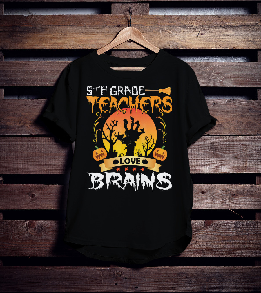 5th Grade Teachers Love Brains Tomb Pumpkin Moon T-Shirt