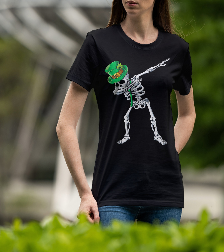 Dabbing Skeleton In Green Leprechaun Hat With Clover T-Shirt