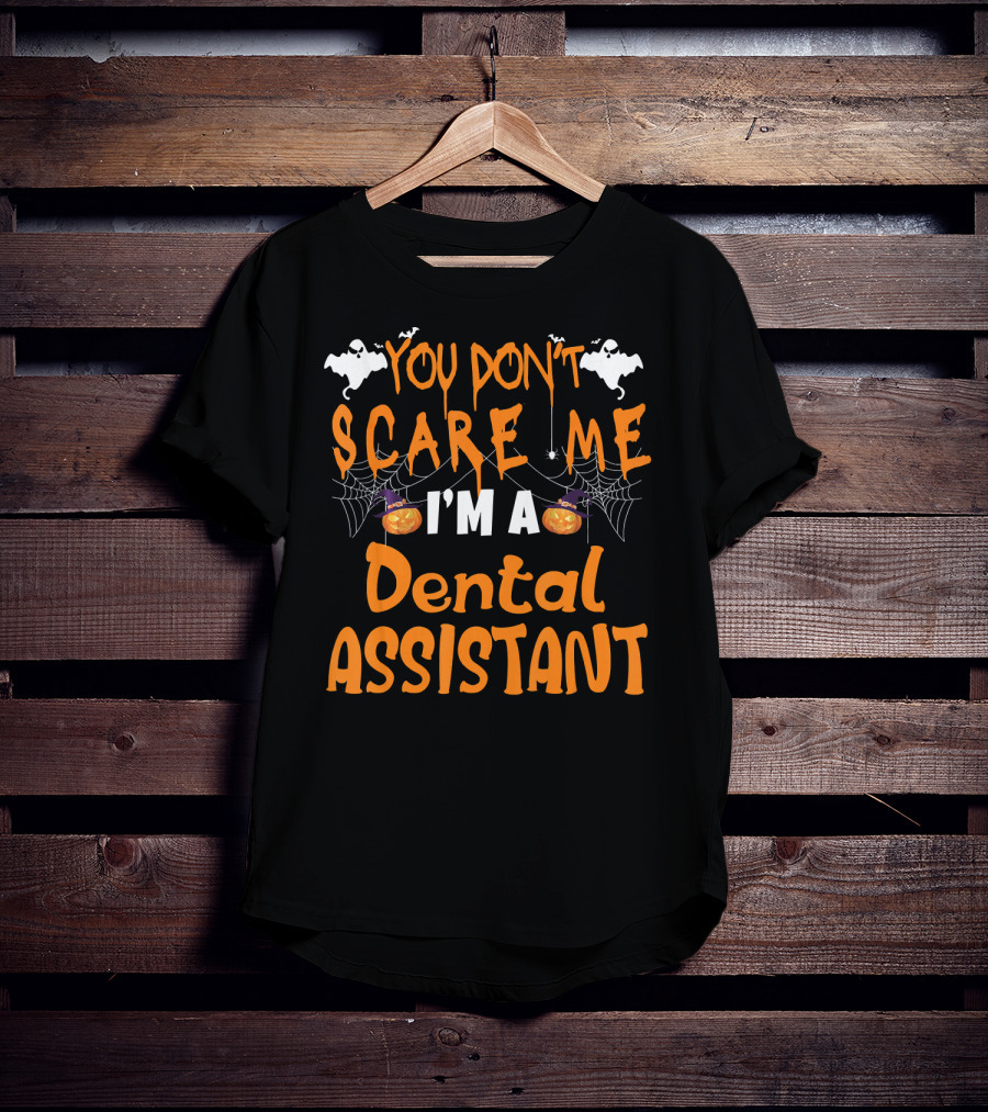 You Don't Scare Me I'm A Dental Assistant Halloween Bats And Pumpkins T-Shirt