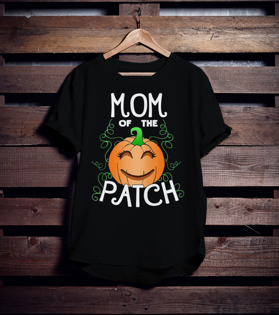 Mom Of The Patch Smiling Pumpkin With Green Vines T-Shirt