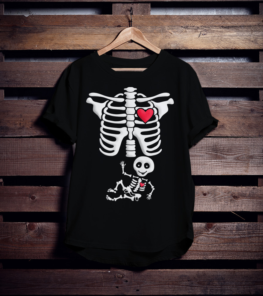 Pregnant Skeleton With Heart Ribcage And Smiling Baby Skeleton T-Shirt