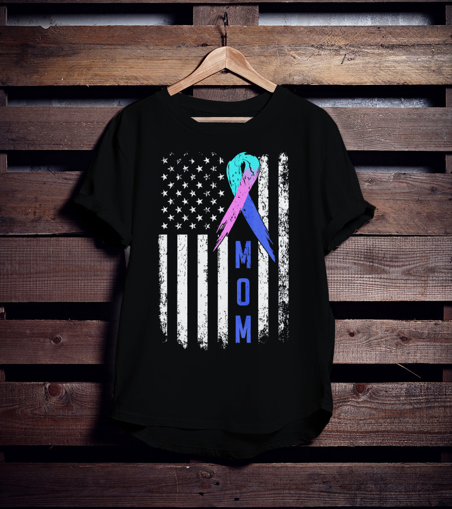 Mom American Flag Thyroid Cancer Awareness T-Shirt