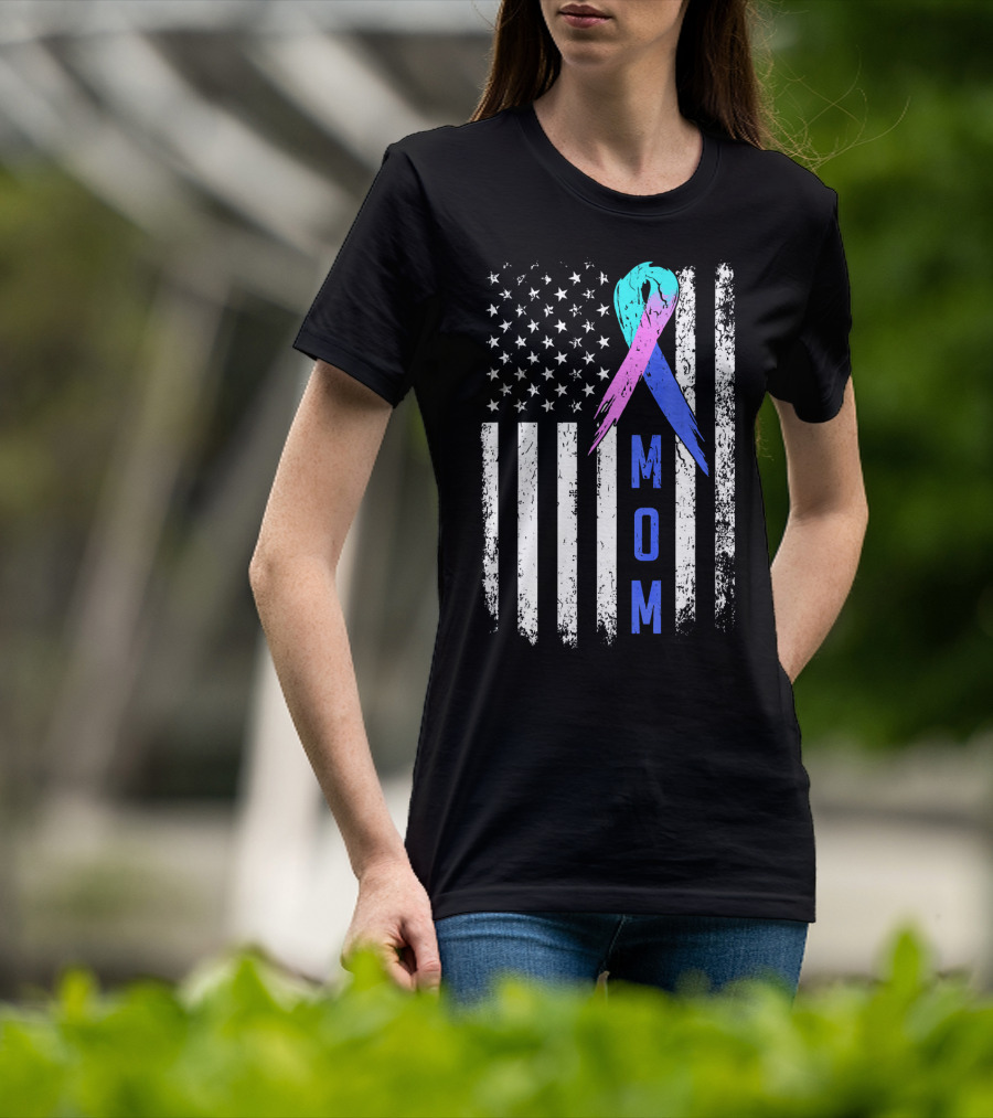 Mom American Flag Thyroid Cancer Awareness T-Shirt