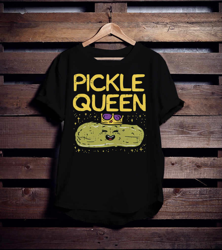 PICKLE QUEEN Funny Cartoon Pickle Wearing Crown And Sunglasses T-Shirt