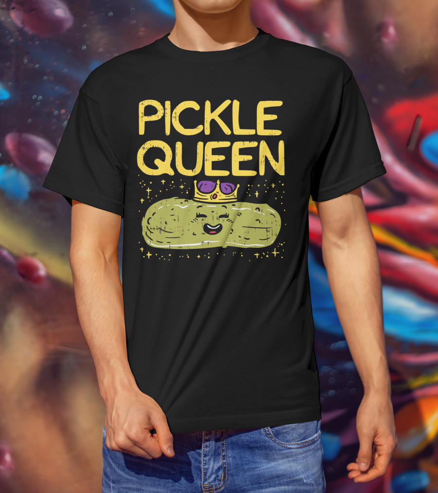 PICKLE QUEEN Funny Cartoon Pickle Wearing Crown And Sunglasses T-Shirt