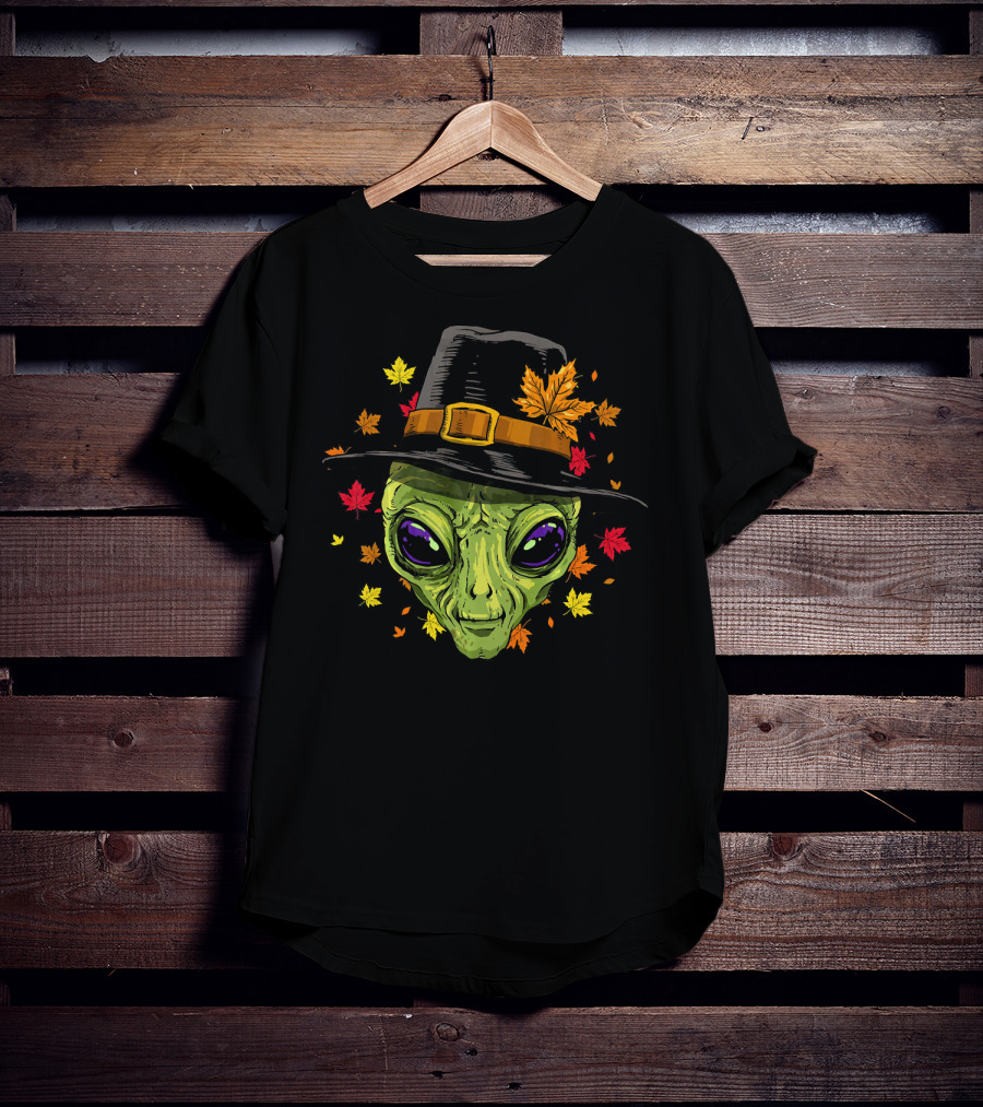 Thanksgiving Alien Pilgrim Surrounded By Autumn Leaves T-Shirt