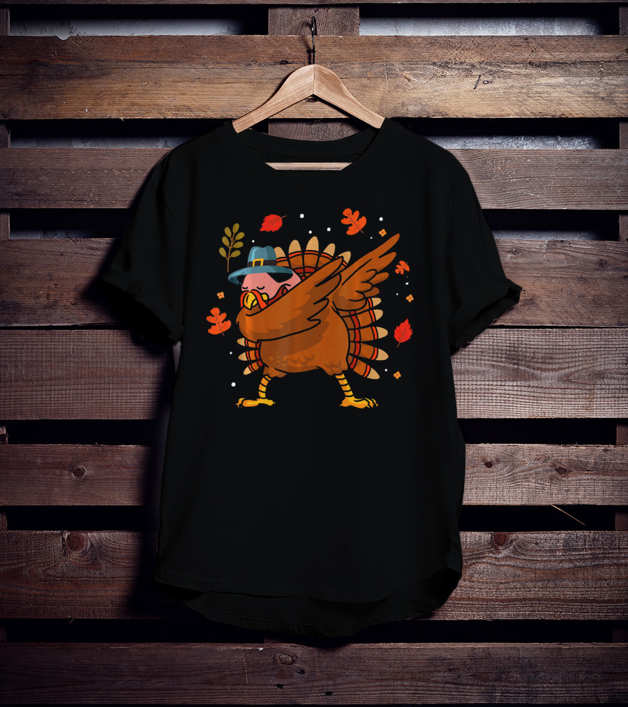 Thanksgiving Turkey Dabbing With Pilgrim Hat And Autumn Leaves T-Shirt