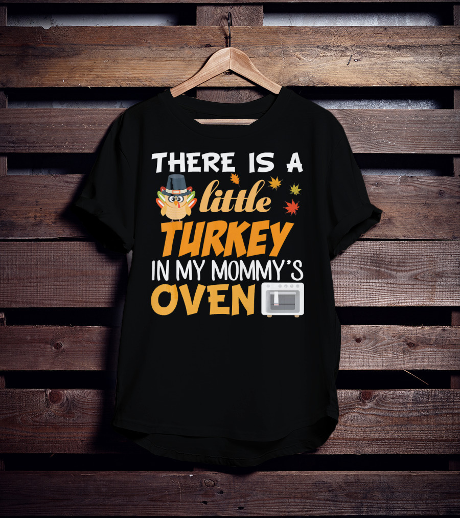 There Is A Little Turkey In My Mommy's Oven Thanksgiving Pregnancy Announcement T-Shirt