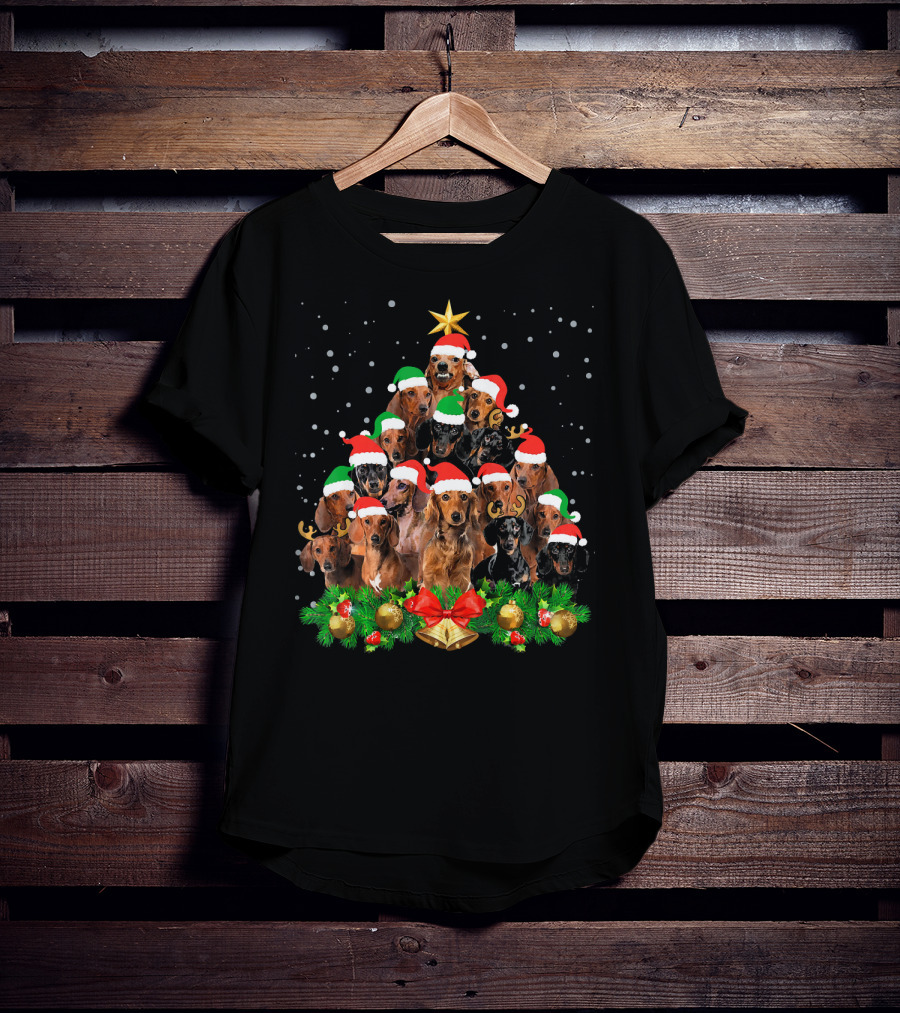 Funny Dachshund Christmas Tree With Santa Hats And Holiday Decorations T-Shirt