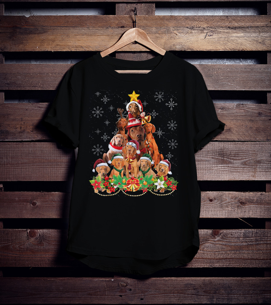 Vizsla Christmas Tree With Dogs Santa Hats Snowflakes And Holly T-Shirt