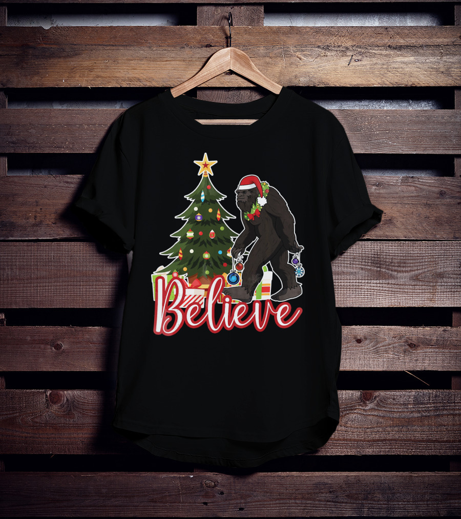 Believe Bigfoot Christmas Funny Holiday Scene T-Shirt