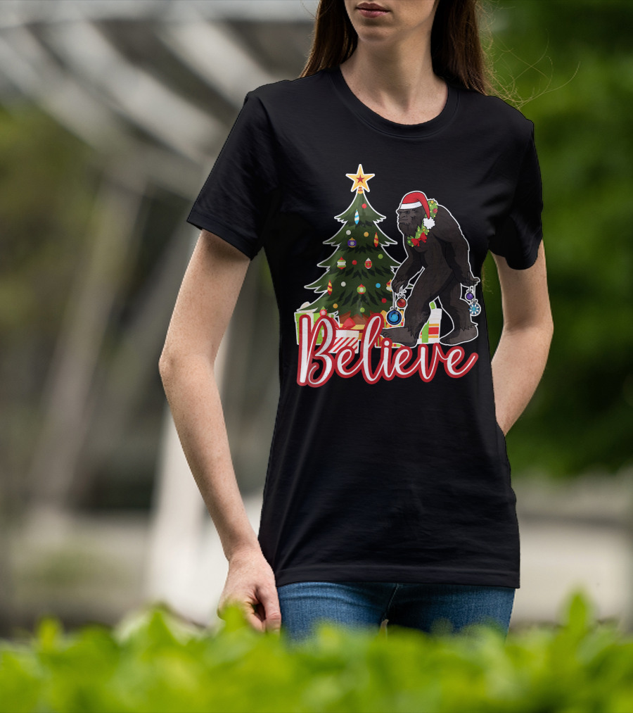 Believe Bigfoot Christmas Funny Holiday Scene T-Shirt