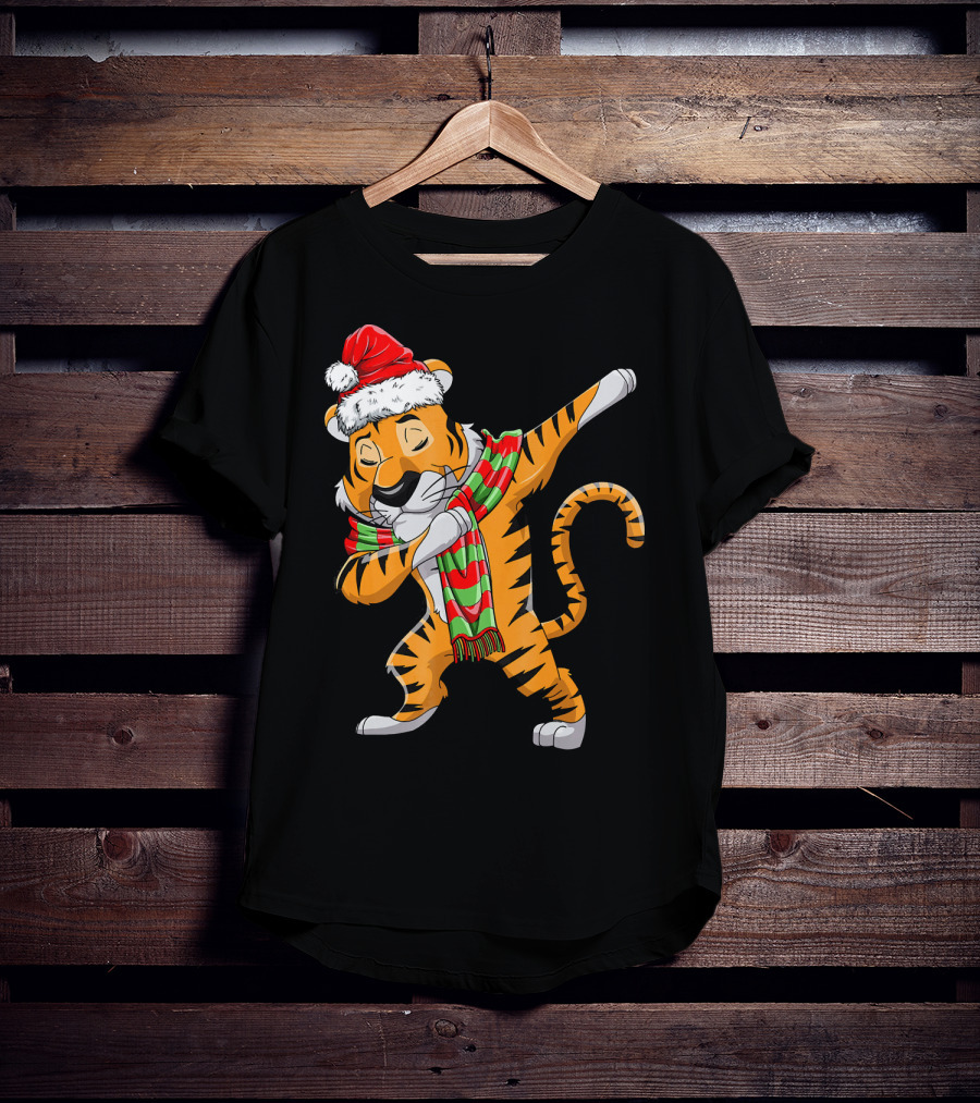 Dabbing Santa Tiger With Christmas Scarf T-Shirt