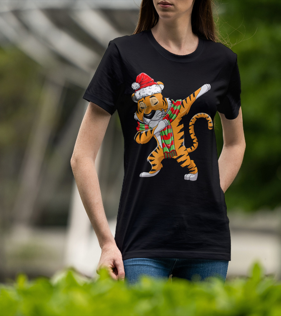 Dabbing Santa Tiger With Christmas Scarf T-Shirt