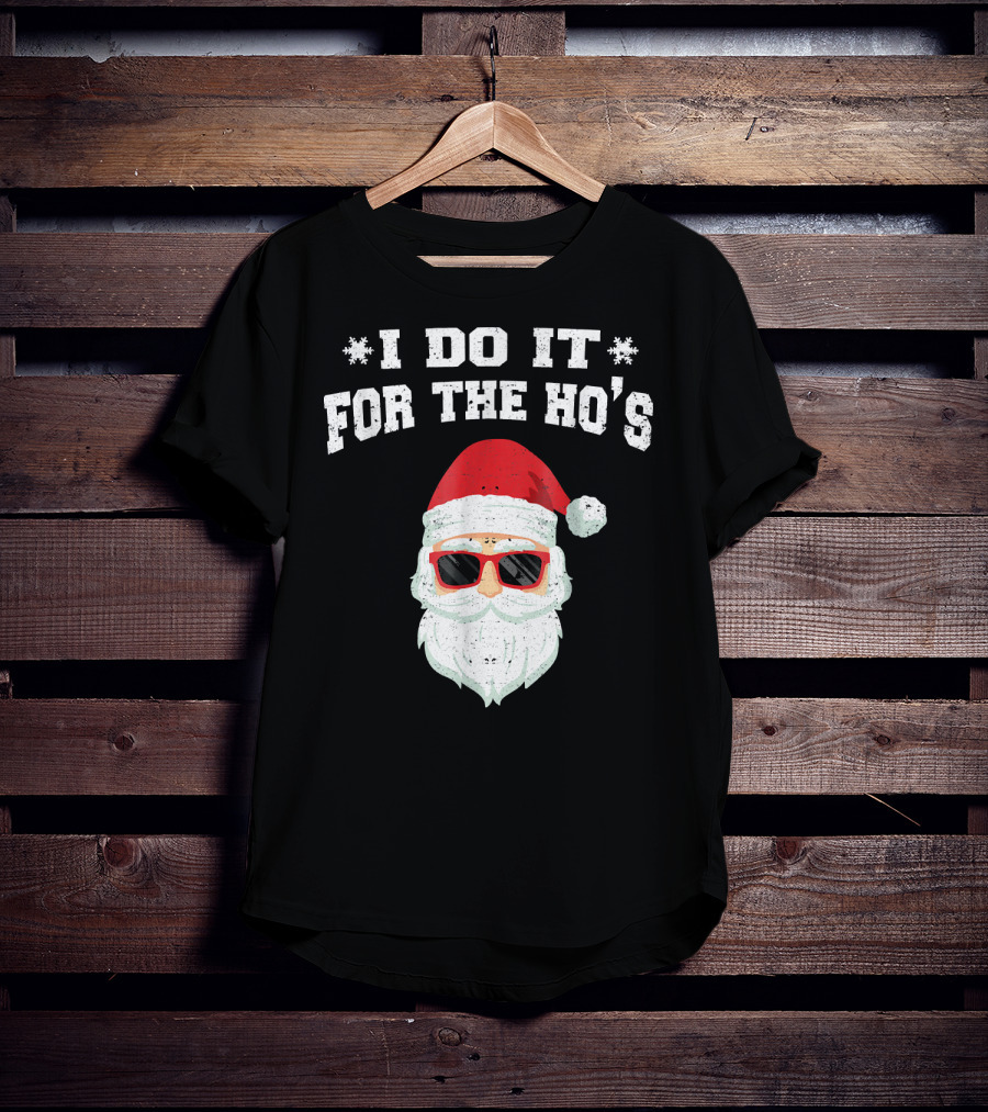 I Do It For The Ho's Funny Christmas Santa Red Hat Sunglasses T-Shirt