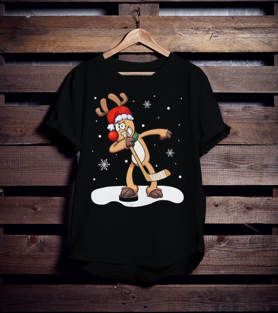 Funny Dabbing Reindeer Playing Ice Hockey Xmas Snowflakes T-Shirt