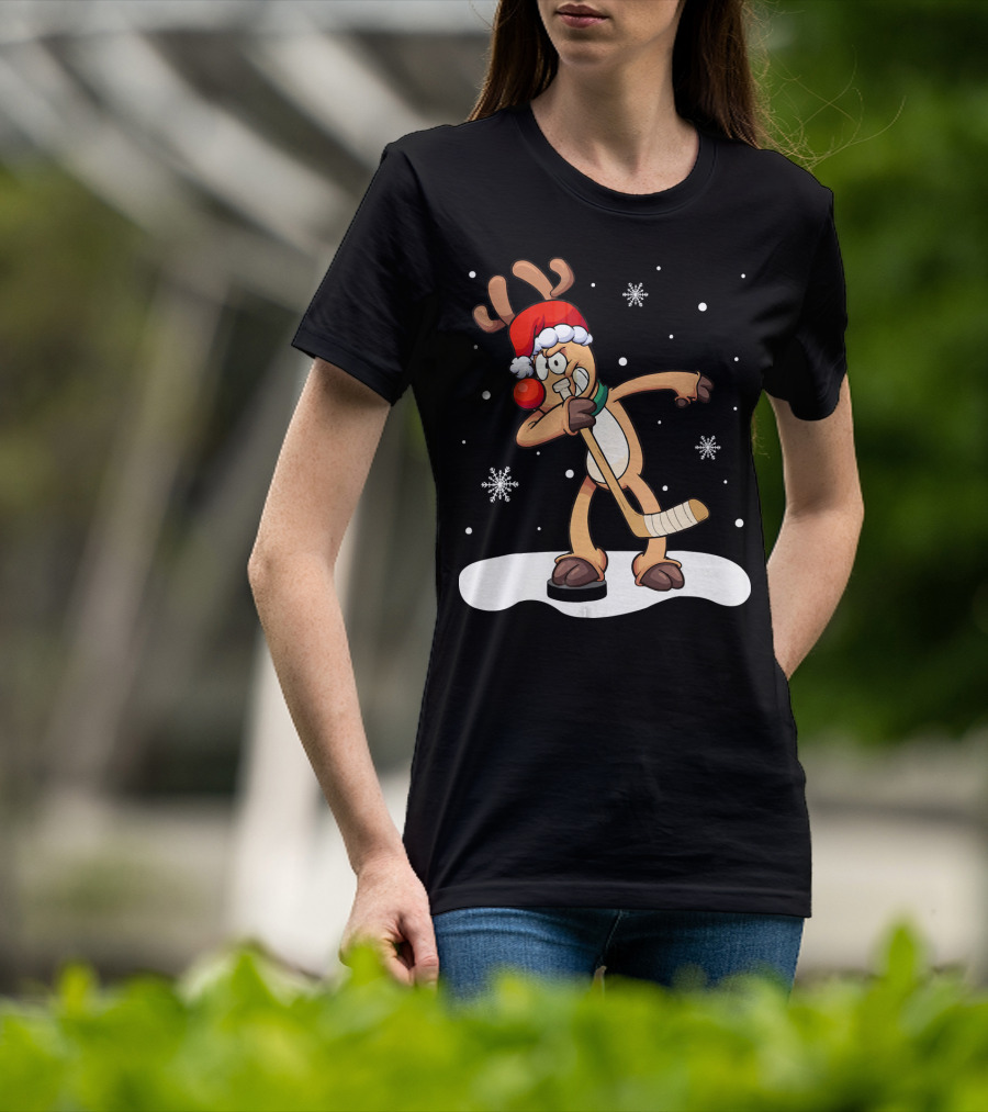 Funny Dabbing Reindeer Playing Ice Hockey Xmas Snowflakes T-Shirt