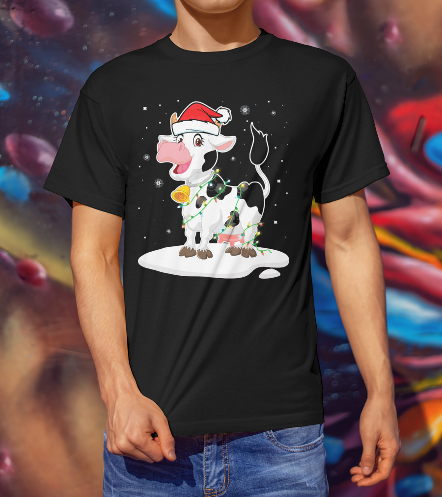 Lovely Cow Santa Xmas Lights On Snowy Tree Scene T-Shirt