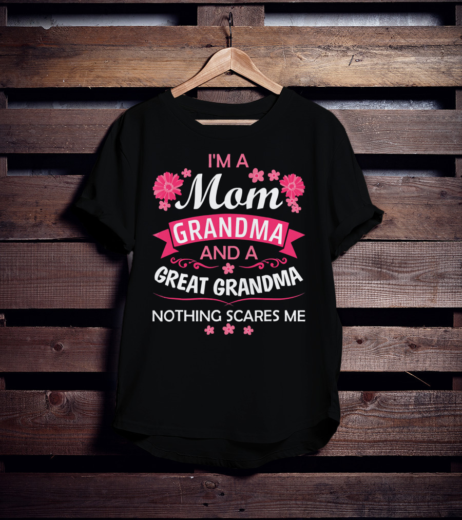 I'm A Mom Grandma And A Great Grandma Nothing Scares Me Flowers T-Shirt