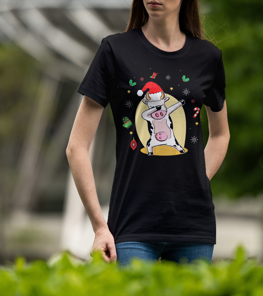 Cute Cow Dabbing Merry Santa Hat Christmas Candy Cane Snowflakes T-Shirt