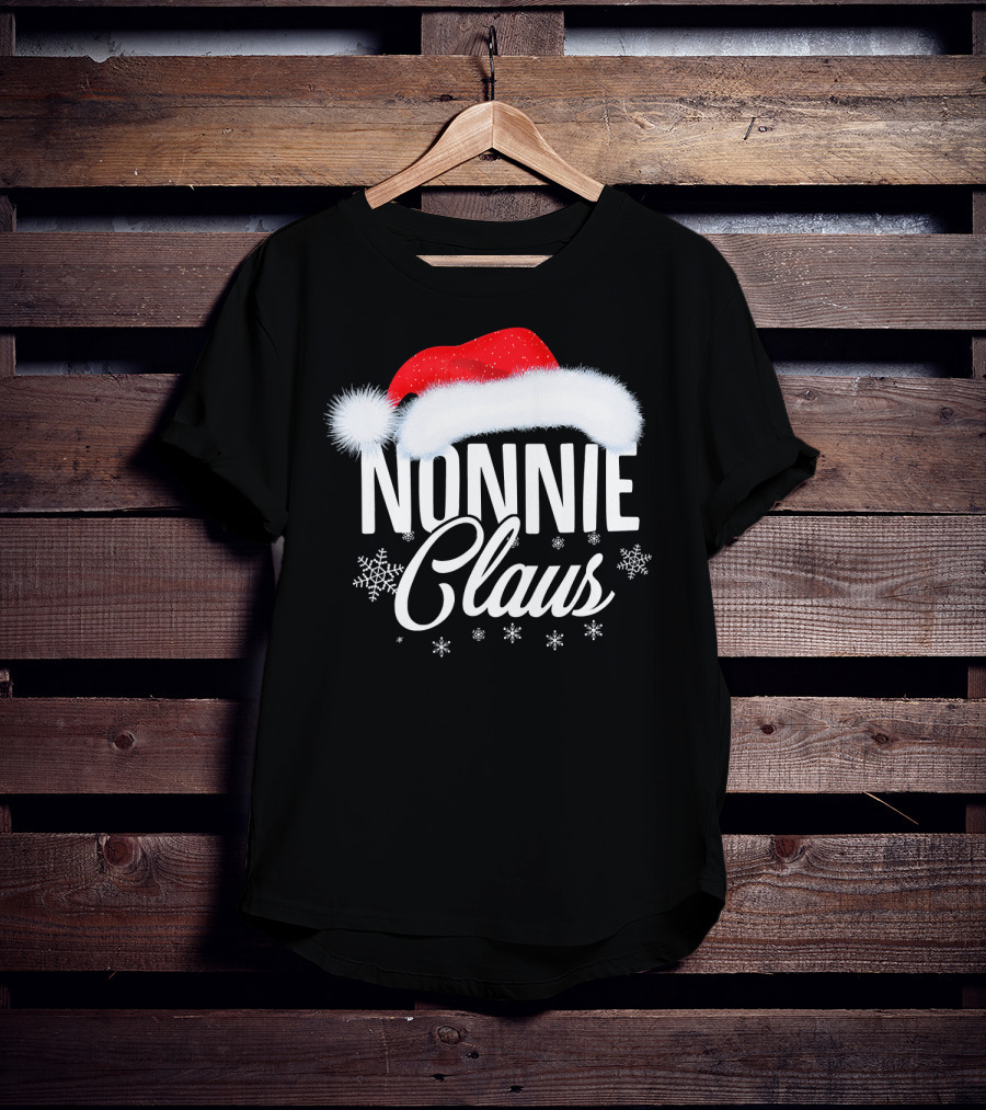 Nonnie Claus Christmas Grandma Santa Hat Snowflakes T-Shirt