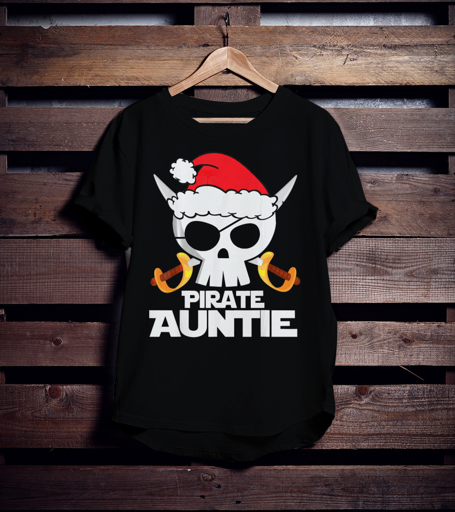 Pirate Auntie Christmas Skull Santa Hat Funny T-Shirt