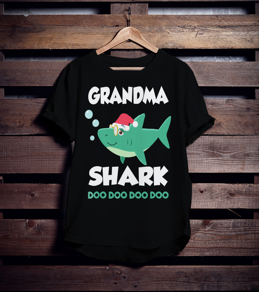 Grandma Shark Christmas Doo Doo Doo Doo Santa Hat T-Shirt