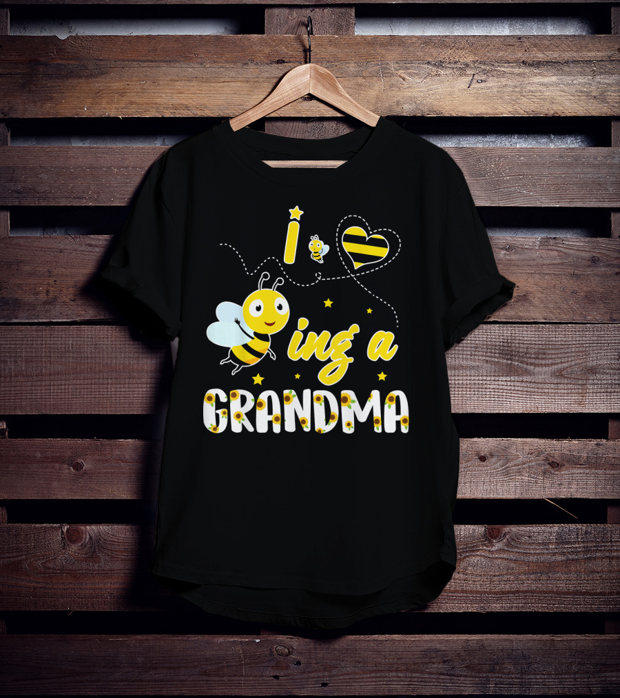 I Love Being A Great Grandma Bee-Themed Funny Family T-Shirt