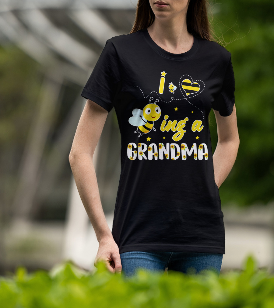 I Love Being A Great Grandma Bee-Themed Funny Family T-Shirt