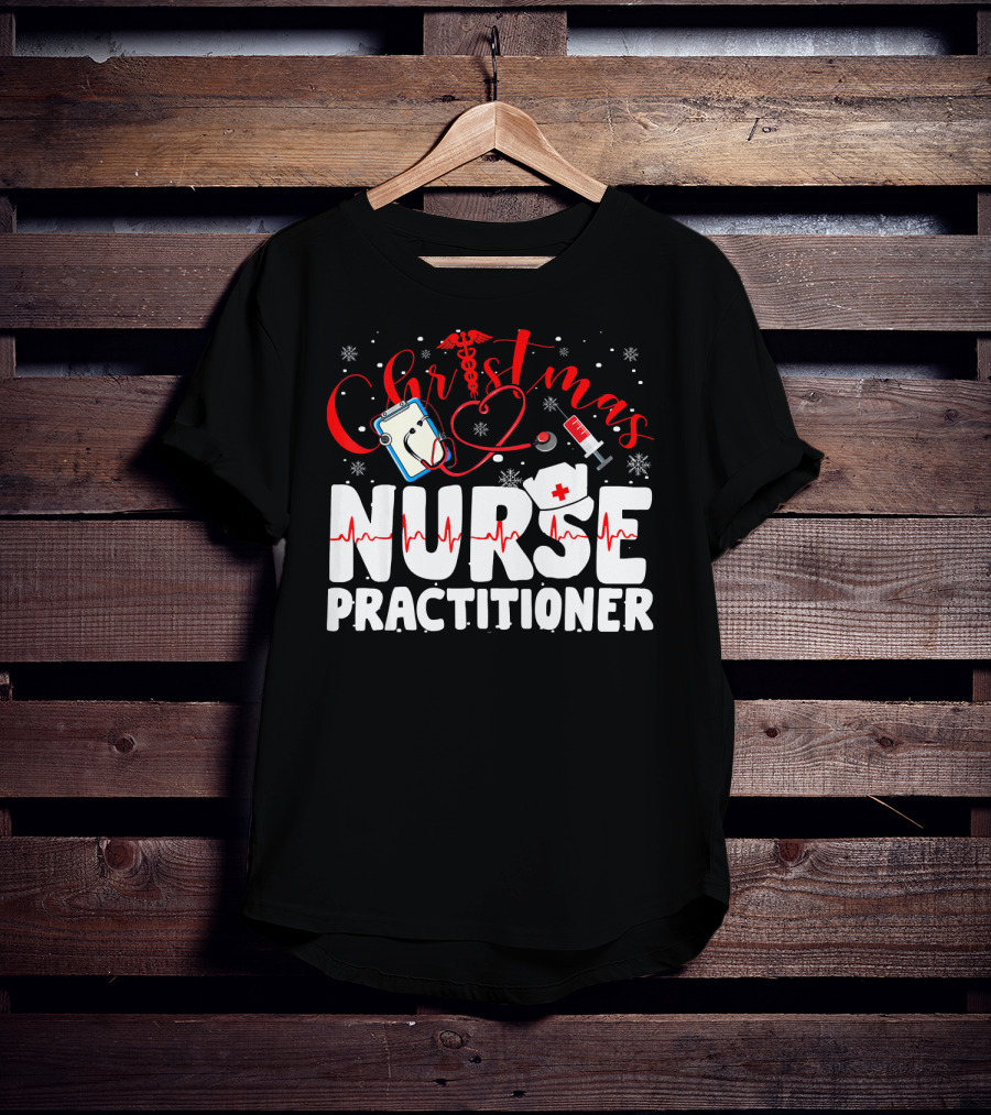 Christmas Nurse Practitioner Funny Nurse Clipboard Syringe Snowflakes T-Shirt