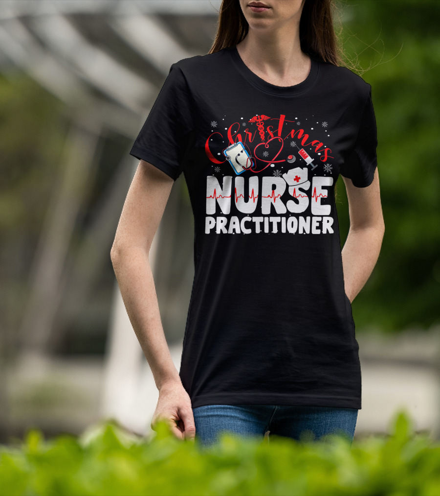 Christmas Nurse Practitioner Funny Nurse Clipboard Syringe Snowflakes T-Shirt