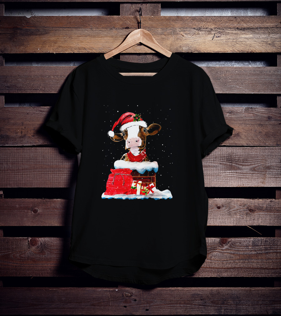 Cow With Santa Hat In Chimney And Christmas Gifts T-Shirt