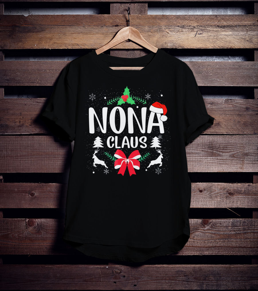 Nona Claus Christmas Grandma Reindeer Santa Hat Holly Bow T-Shirt