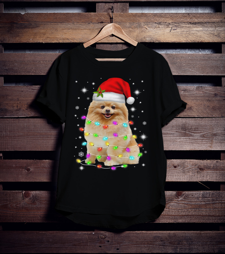 Pomeranian Pup Wrapped In Christmas Lights With Santa Hat And Festive Glow T-Shirt