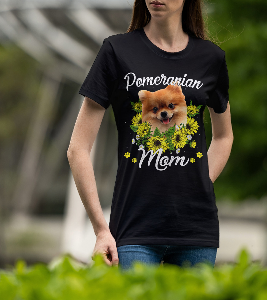Pomeranian Mom Sunflowers Mother's Day T-Shirt